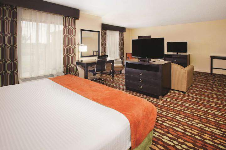 1 King Bed Accessible (5 of 10)