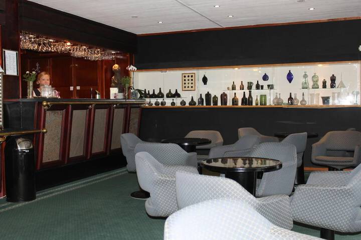 Lounge 39 of 48
