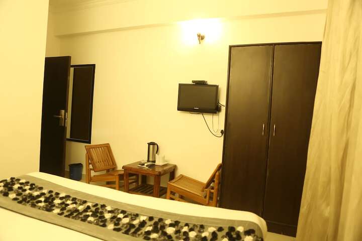 Room 19 of 37