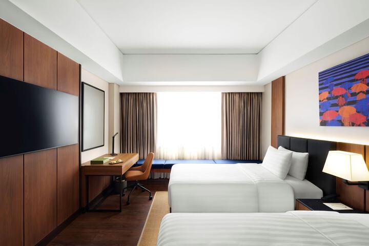 Room 8 of 34