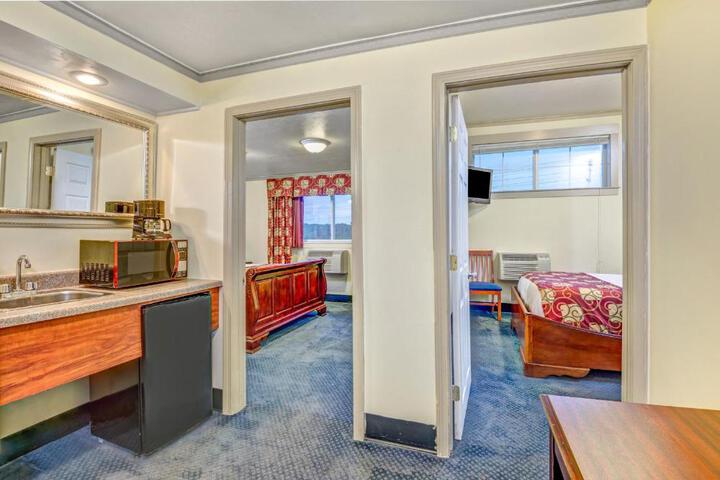 Suite 2 Double Beds (4 of 5)