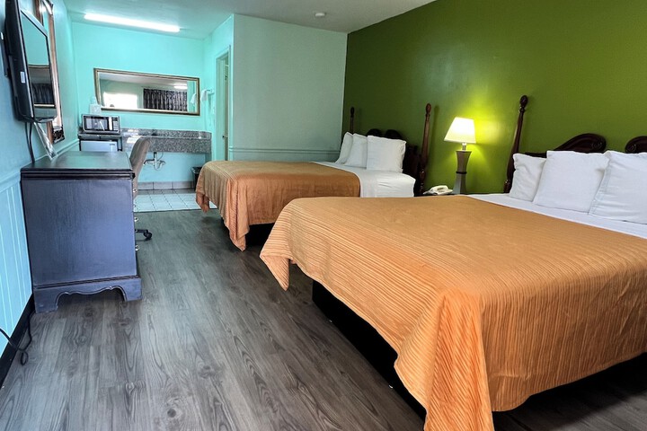 Room 10 of 16