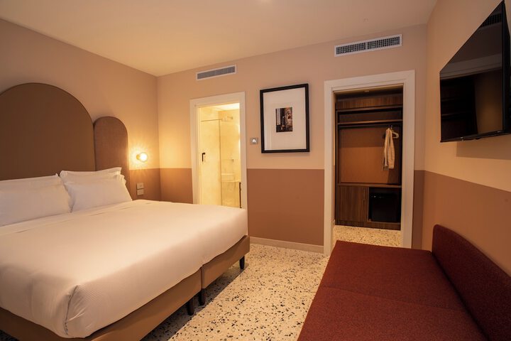 Room 32 of 109