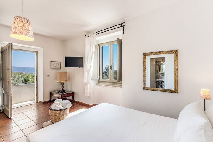 Room 3 of 61