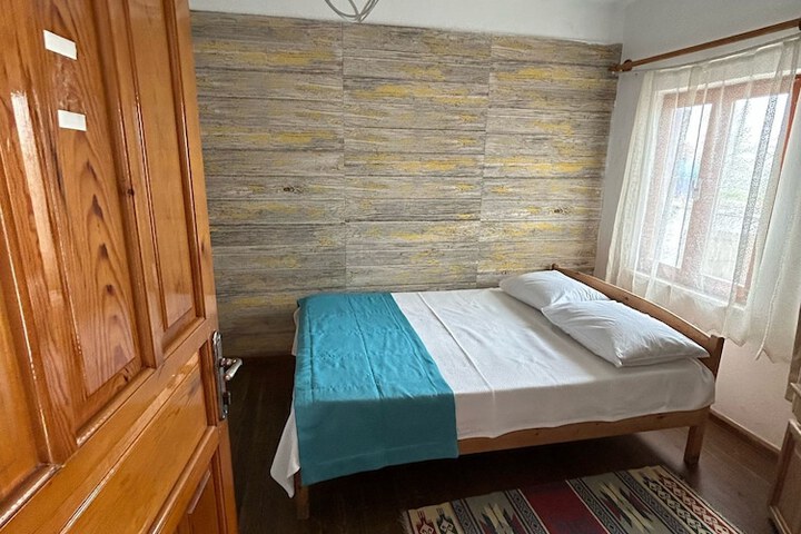 Room 2 of 7