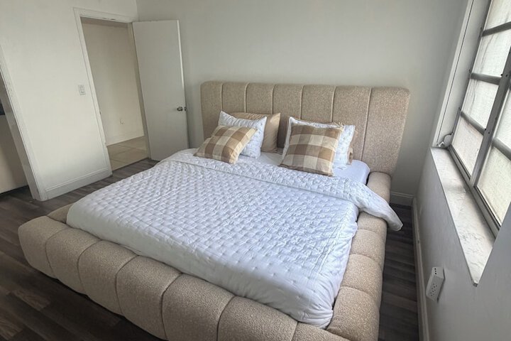 Room 6 of 13