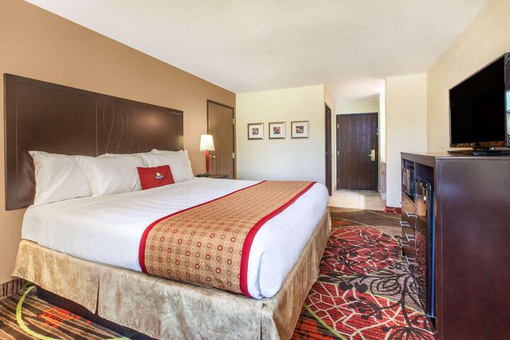 2 Double Beds (10 of 10)
