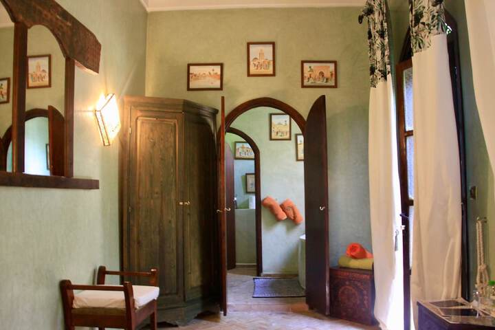 Room 8 of 32