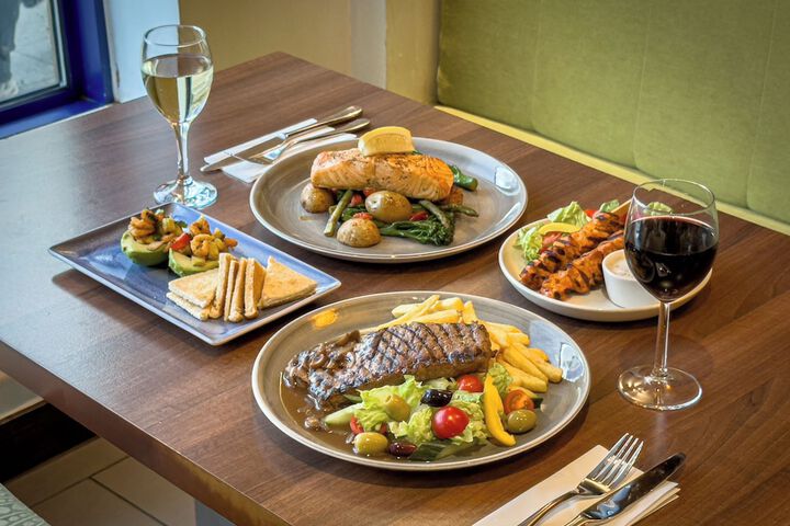 Dining 37 of 100