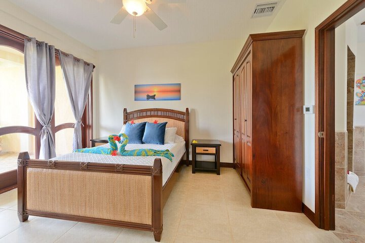 Room 35 of 328