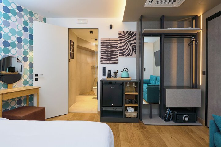 Room 8 of 113