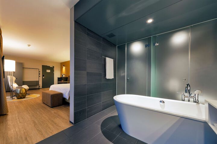 Room 104 of 289