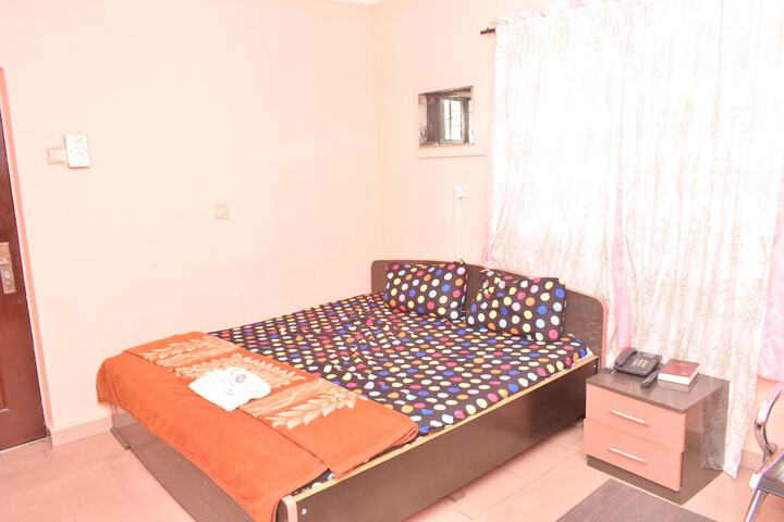 Room 6 of 16