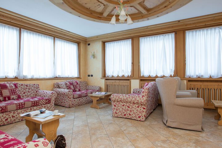 Lounge 67 of 71