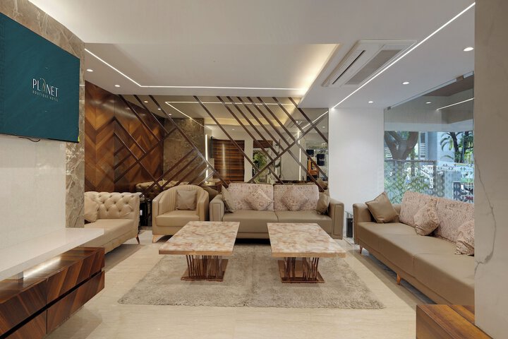 Entrance & Lobby