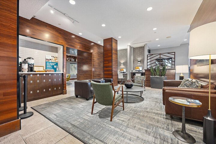 Lobby lounge