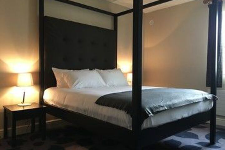 Room 8 of 23