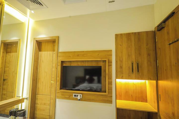 Room 25 of 40