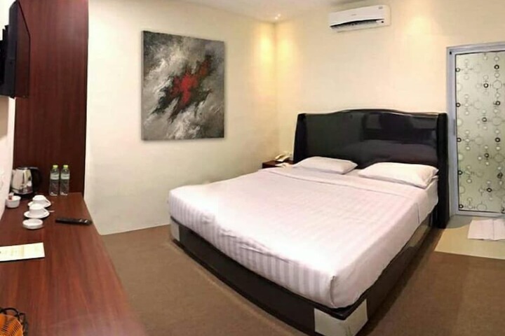 Room 5 of 18