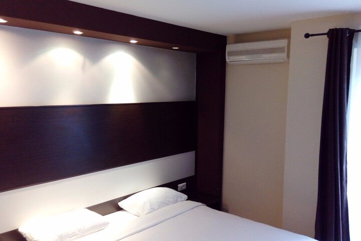 Room 6 of 19