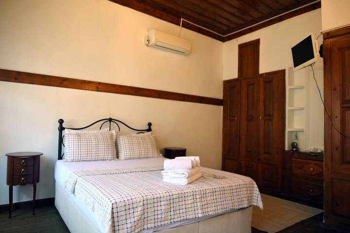 Room 8 of 23