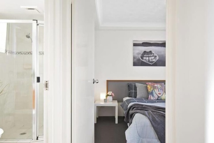 Room 7 of 10
