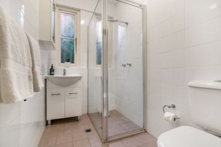 Room 4 of 16