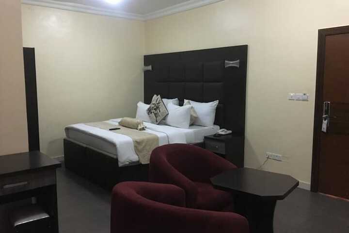 Room 13 of 22