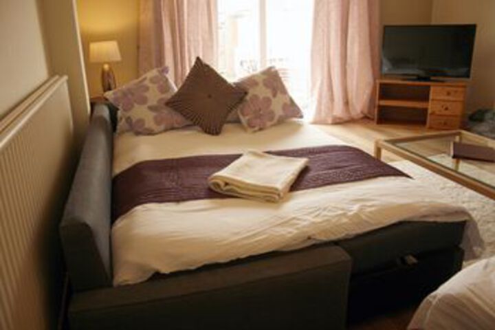 Room 4 of 16