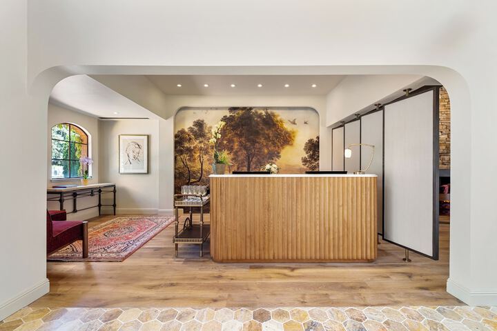 Concierge desk