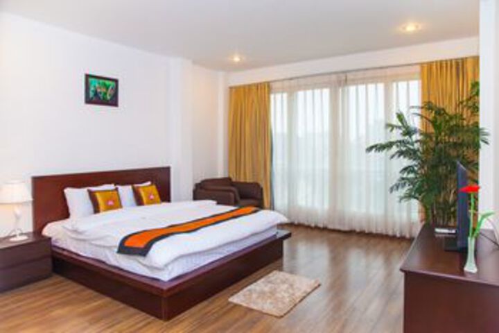 Room 6 of 14