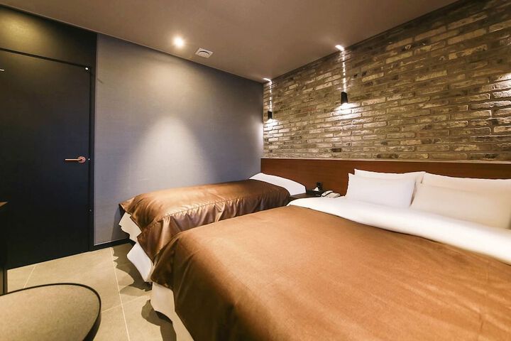 Room 16 of 25