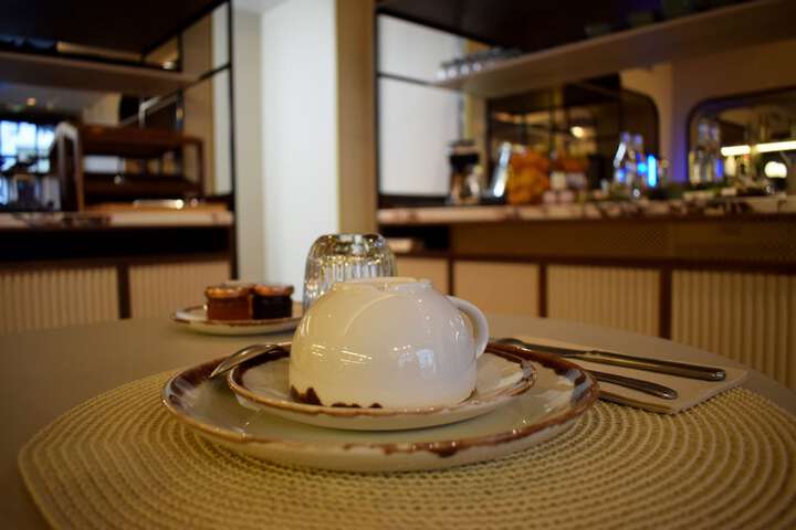 Dining 39 of 45