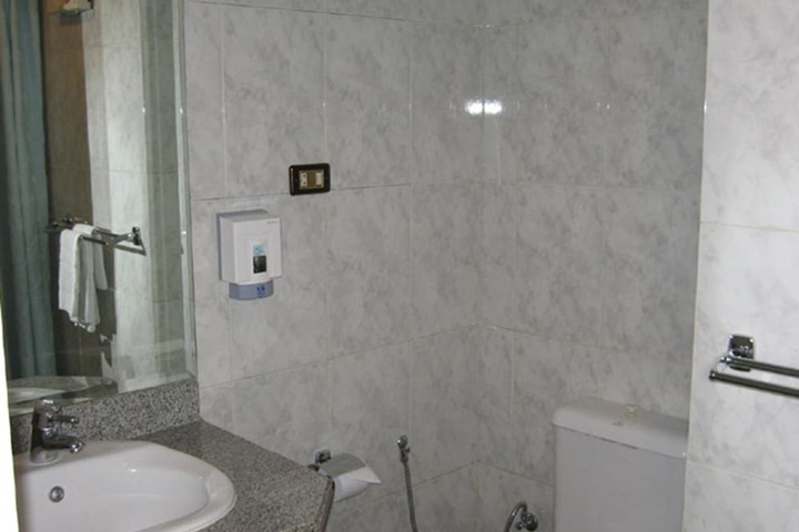 Room 16 of 37