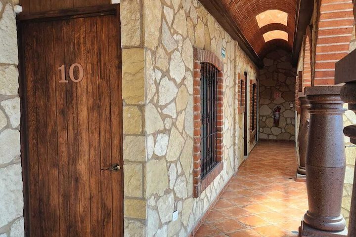 Ballroom/Hall 11 of 18