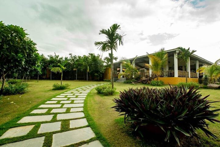 Hotel Exterior 21 of 22