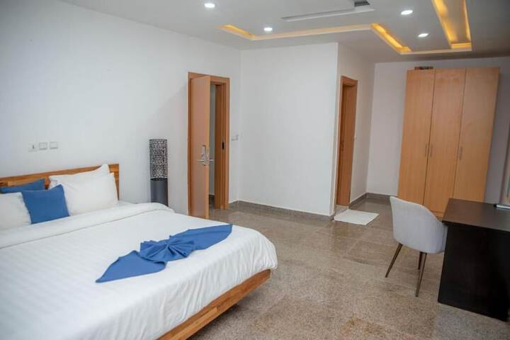 Room 2 of 6