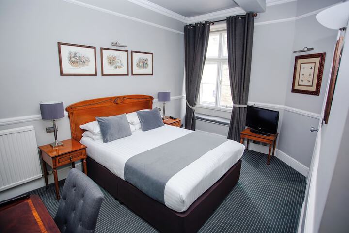 Room 10 of 35