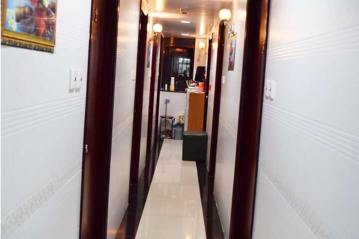 Ballroom/Hall 43 of 48