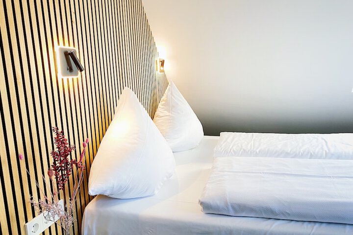 Room 6 of 32