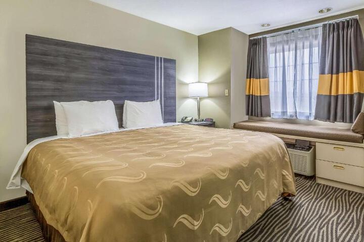 1 King Bed (18 of 18)