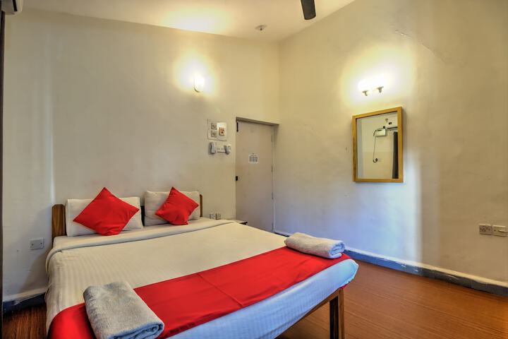 Room 5 of 10