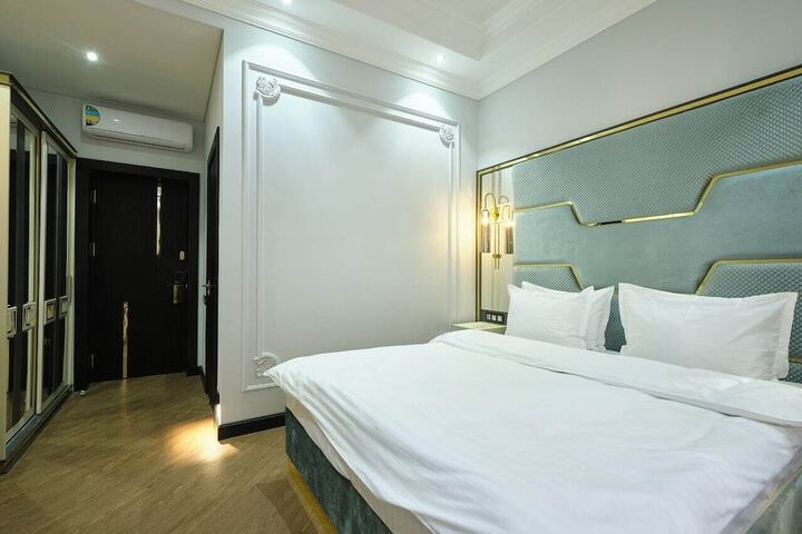 Room 9 of 78