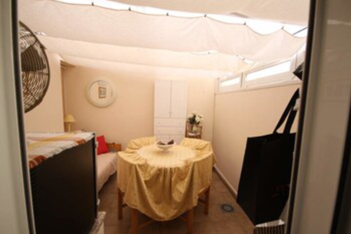 Room 8 of 32