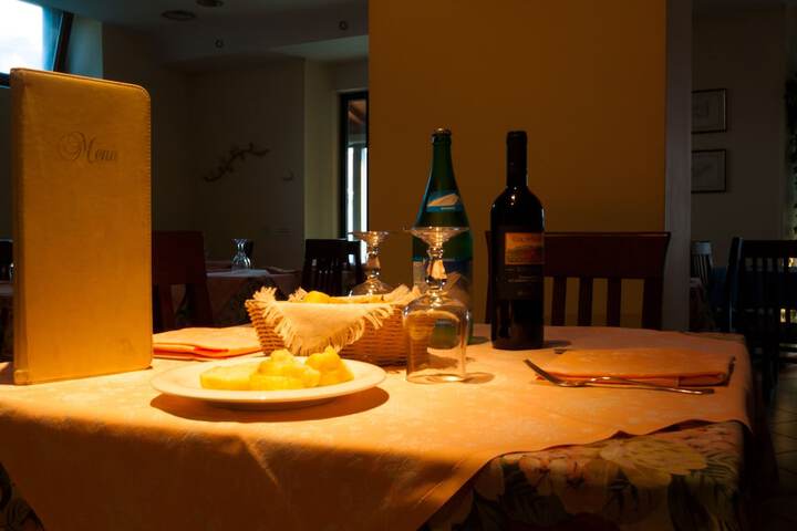 Dining 2 of 13
