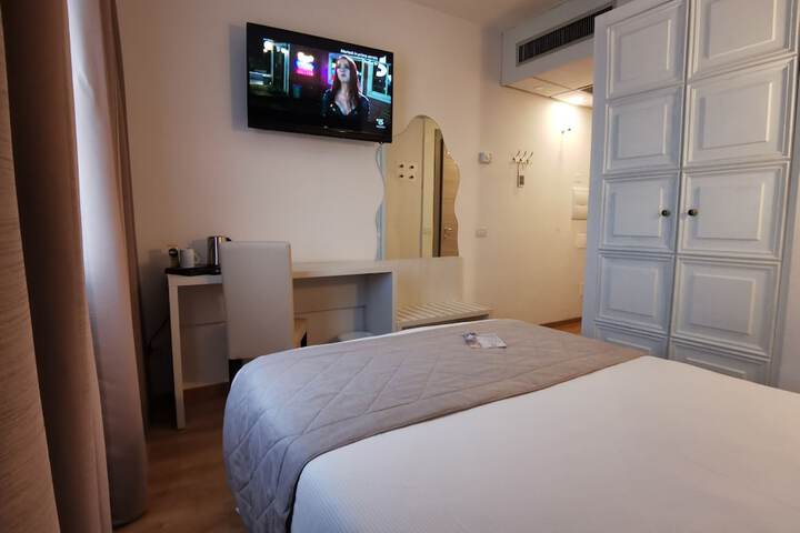 Room 29 of 76