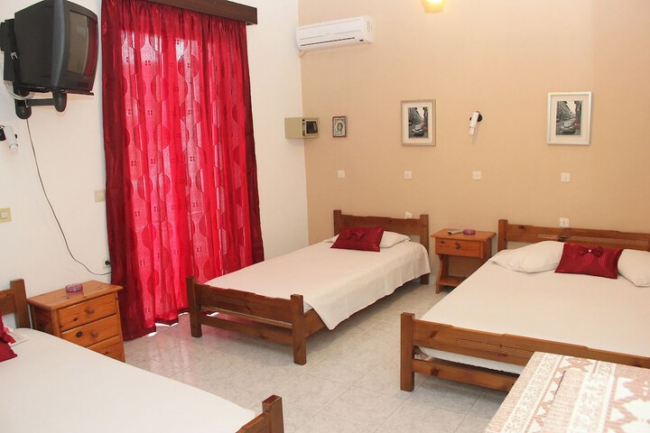 Room 12 of 66