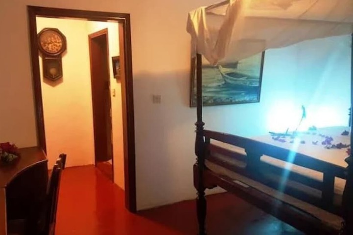 Room 4 of 89