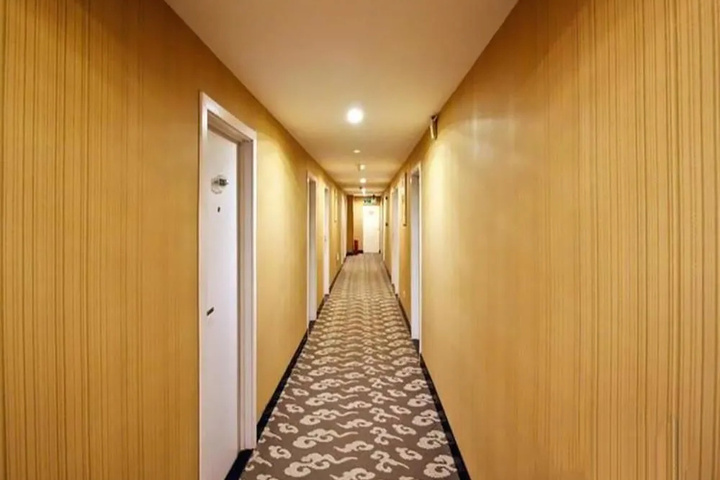 Room 11 of 15