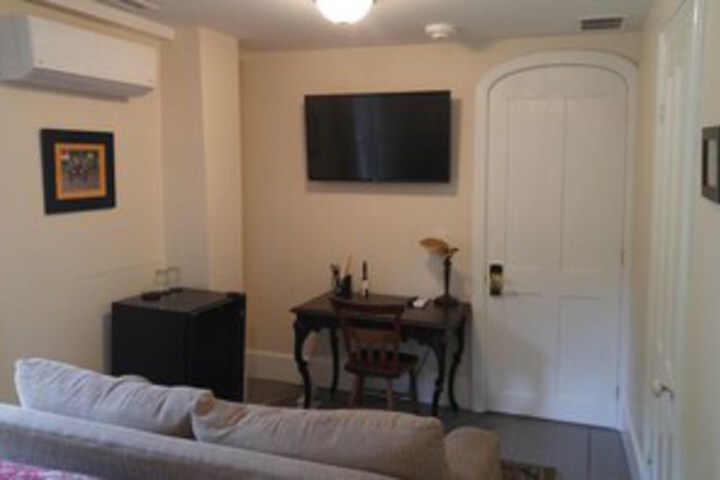 Room 26 of 38